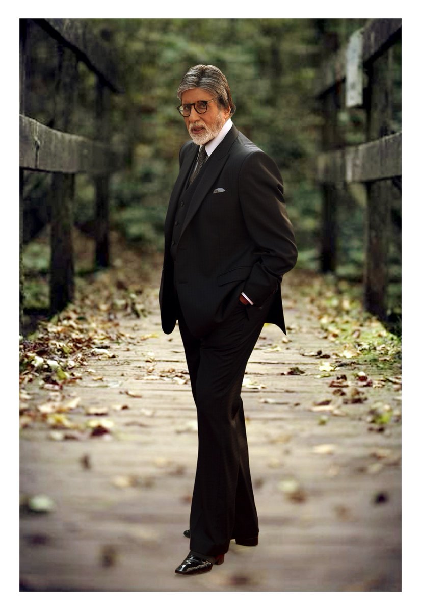SrBachchan's tweet image. T 3811 - 
&quot;मदिरालय जाने को घर से चलता है पीने वाला ;
किस पथ से जाऊँ , असमंजस में है वो भोला भला ;
अलग अलग पथ बतलाते सब , 
पर मैं  ये बतलाता हूँ ,
‘राह पकड़ तू एक चला चल पा जाएगा मधुशाला’ …&quot; 
🙏