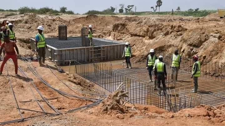 ALIYUCOMRADE2's tweet photo. #PMBISWORKING : The Honourable Minister of State, @FMWHNIG Ministry Engr. Abubakar D. Aliyu, inspecting a bridge at the Kaduna Eastern Bypass Road, Kaduna State on the 11th of February, 2021. https://t.co/5pDyb0AI0K