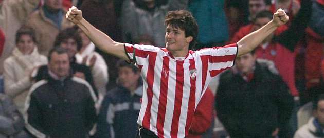4. Retour à l'Athletic En janvier 2006, il fait son retour à l'Athletic et veut y rester. Il fait ses débuts dans l'élite le 7 janvier 2006, il marque un doublé 15 jours plus tard lors du partage 3-3 pendant le derby Basque face à la Sociedad. Il finit la saison avec 6 buts