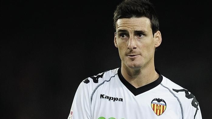 Ça ne se passe pas comme prévu, il est en concurrence avec le brésilien Jonas et est petit à petit poussé vers la sortie. Il marque 23 buts en 84 matchs et est vendu contre 2,5M€.