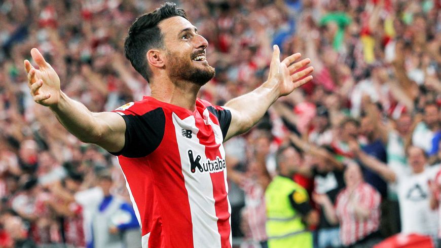 9. La fin de carrière Le poids des années se fait sentir pour Aduriz qui se contente d'une place de remplaçant de Williams pendant 2 ans. En 2019, il annonce que la saison 2019/2020 sera la dernière de sa carrière.