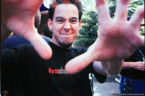 HAPPY BIRTHDAY MIKE SHINODA 
MIKE !
MIKE !
MIKE ! 