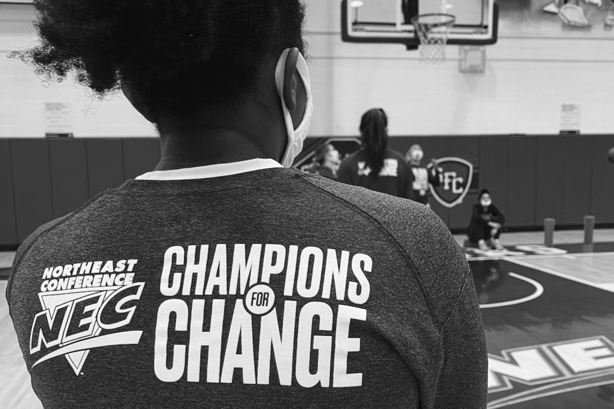FDUKnightsWBB's tweet photo. Change starts with us. 👊🏿👊🏽👊🏼

#BlackLivesMatter #UKnighted #WinTheDay

@necsports https://t.co/8BKv8iZT2R