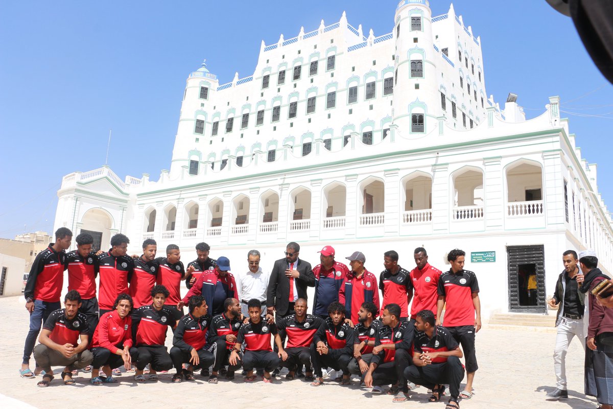 بعثة المنتخب الوطني الأول صباح اليوم الخميس في زيارة  #متحف_سيئون  و #قصر_السلطان_الكثيري ضمن  البرنامج الرياضي السياحي للمنتخب الوطني الذي أعده مكتب الشباب والرياضة بوادي #حضرموت  والصحراء 
#حضرموت  #تراثتا #هويتنا
