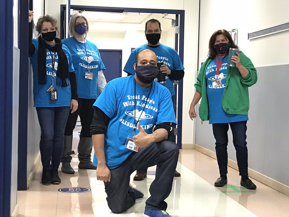 LewisvilleLC's tweet image. Today we are a “sea of kindness” by wearing our kindness shirts and all shades of blue. #LISDBEKIND #LLCaccelerates