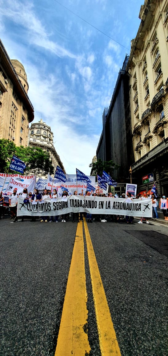 AeroDelMst's tweet photo. El gobierno tiene que hacerse cargo!! Es YA!! SEGUIMOS PIDIENDO CONTINUIDAD LABORAL!
#LATAMNINGUNAFAMILIAENLACALLE https://t.co/7yCJJxAnTV