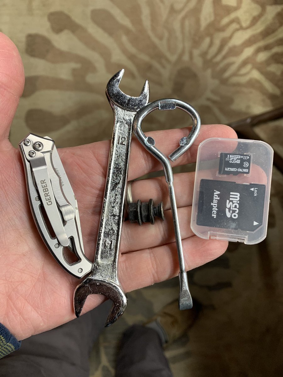 digitalpicsinc's tweet photo. Stuff that ends up in my pocket when I work from home https://t.co/QYpgazPwzz