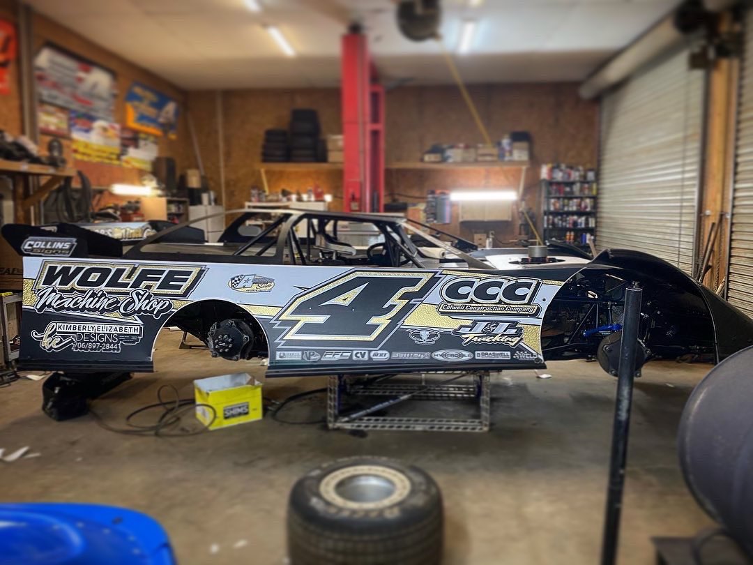 kaylor_card's tweet photo. Almost ready for 2021 @TheFast49  #longhorn #dirtlatemodel https://t.co/36NNvy5W6w