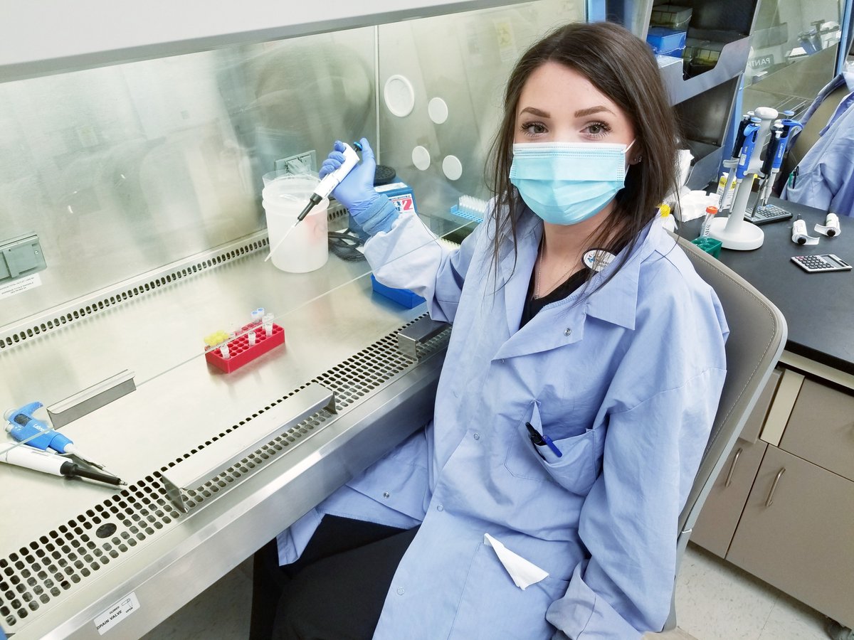 DDestiny17's tweet photo. A grad of @universityofky,Kate is a MLS working in Microbiology @NCHCareers. She loves that she can investigate microscopic bacteria that may have macroscopic effects. #WomenInScience #LifeatNCH #BBN https://t.co/qsOoEip4pi