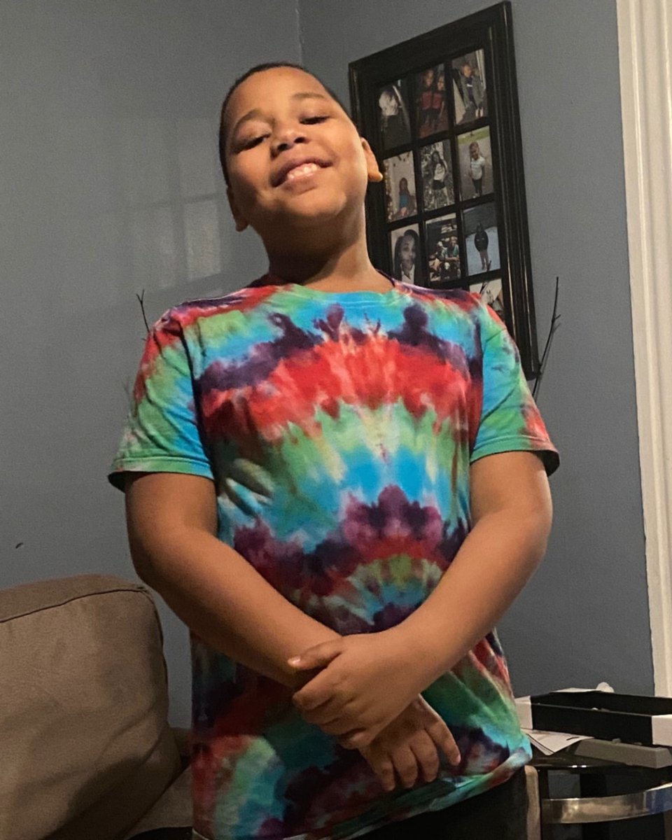 SyracuseAcademy's tweet photo. #SASCS #MiddleSchool Atom, Jaquarie receives a custom #TieDye shirt from Ms. Brett's #ArtClass for being a hardworking #SASAtom, perfect Zoom attendance & great effort in class & assignments. Great job, Jaquarie! #SASAtoms
.
@dfranknyc @Ninacharters @CharterEmpire @nycharterassoc https://t.co/8fFgw63zSw