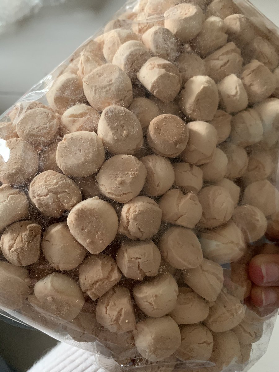 Dan sebenarnya aku cari kuih bangkit ni je! Sedappp!! Manis lemak bersusu, cair di mulut! Sumpah ketagih!!! Kat sana depa panggil kuih telur lebah? Kena try ni geng! Konfem tak nyesal!!!Shopee   https://shp.ee/f8p7hb7&nbsp;