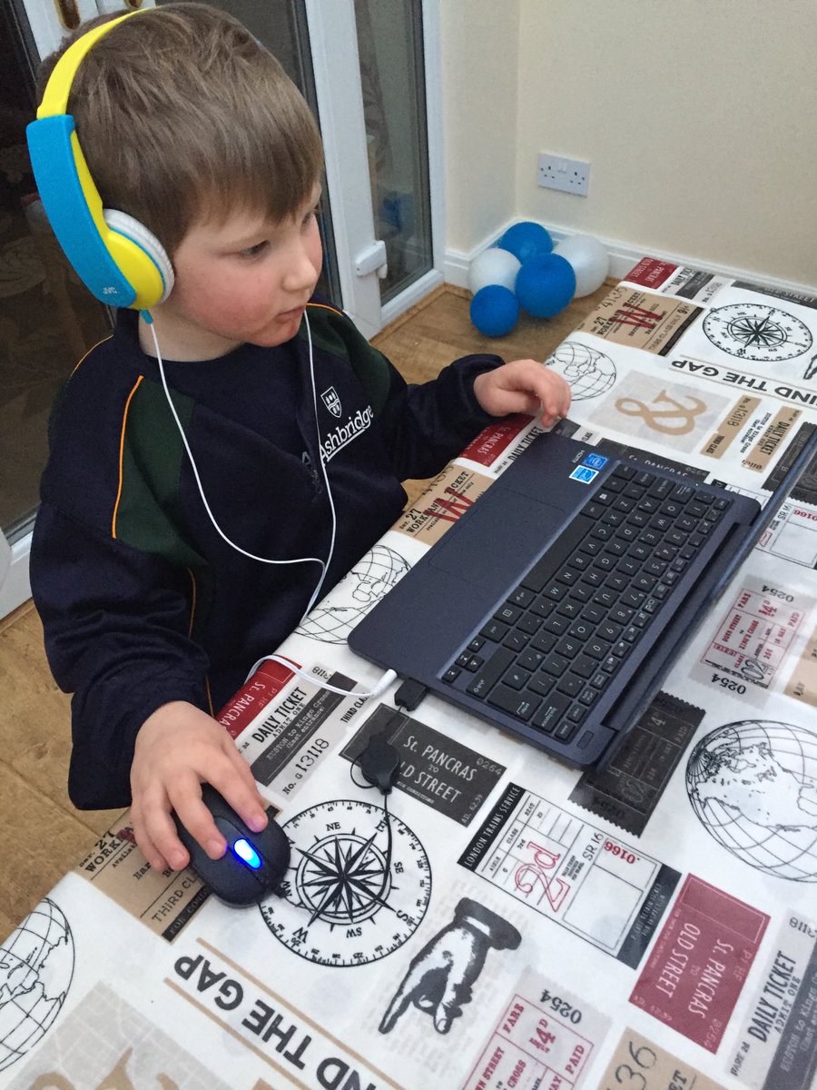 mrobin27's tweet image. Concentration personified; my 6 y-o, looking astute, taking his school work seriously.
#TechKid