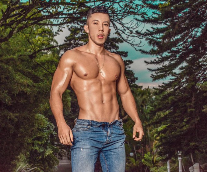 Can never get enough of @Matiasclark93 ? #camguy #jockmen #thursdayvibes #thursdaymorning https://t.