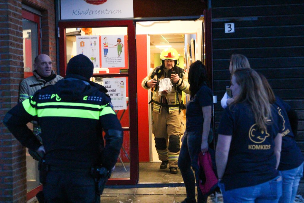 Medewerkers Het Mirakel blussen brand..