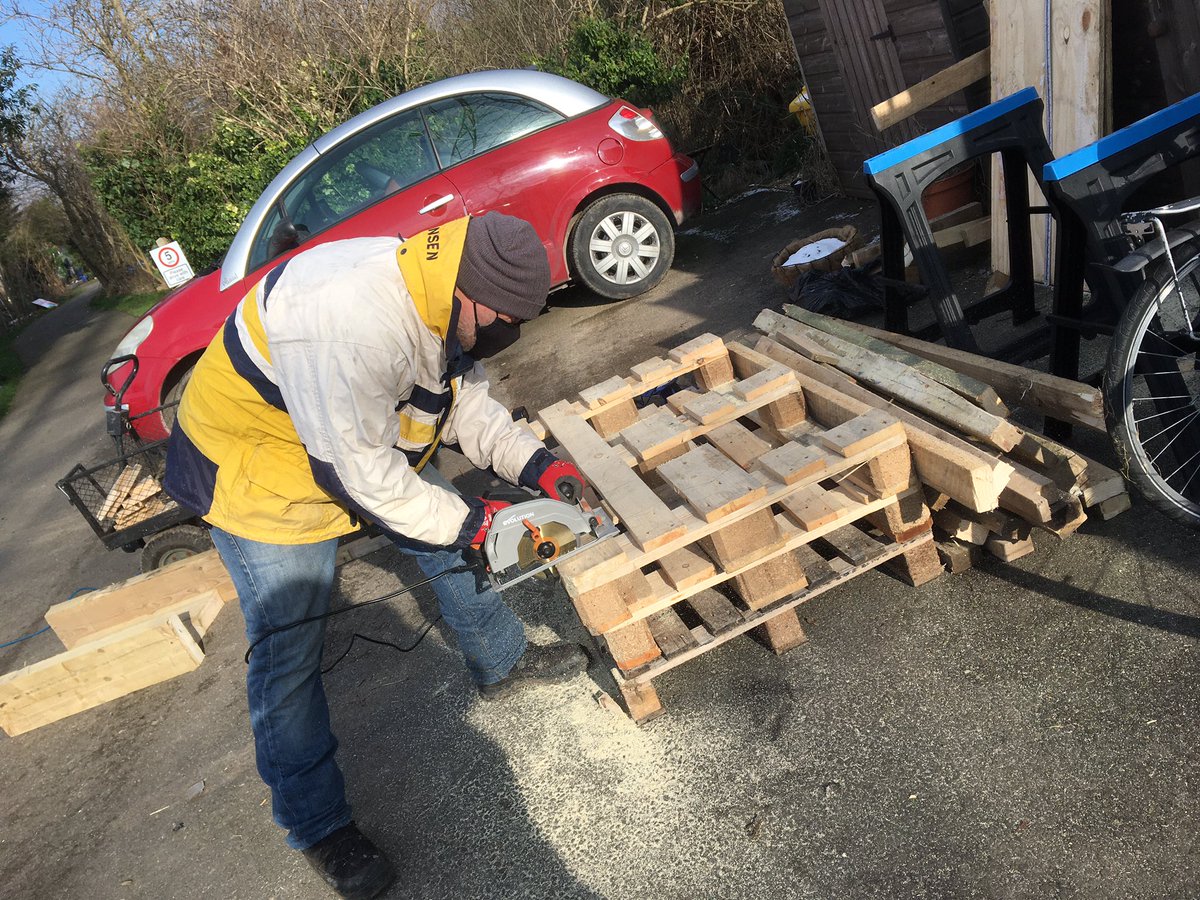 StonebridgeLock's tweet photo. When Life gives you pallets... Weโre building a biodiver-city. Watch this space... #skipdiving #reclaimedtimber #ReduceReuseReuse #SavedFromLandfill #WeWantWildlife https://t.co/yHfUScfNNa