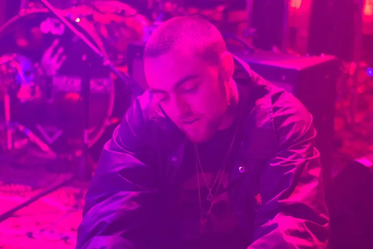 Mac in different colored light, a threadPink: