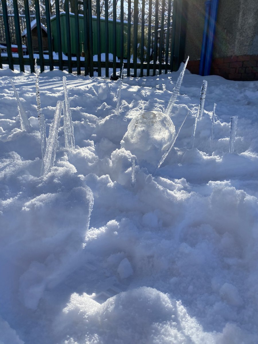 DechmontInfSch's tweet photo. Today we were experiment with ice to create this ice sculpture #outdoirlearning #art #winterart #expressiveart https://t.co/41JL49j0tW