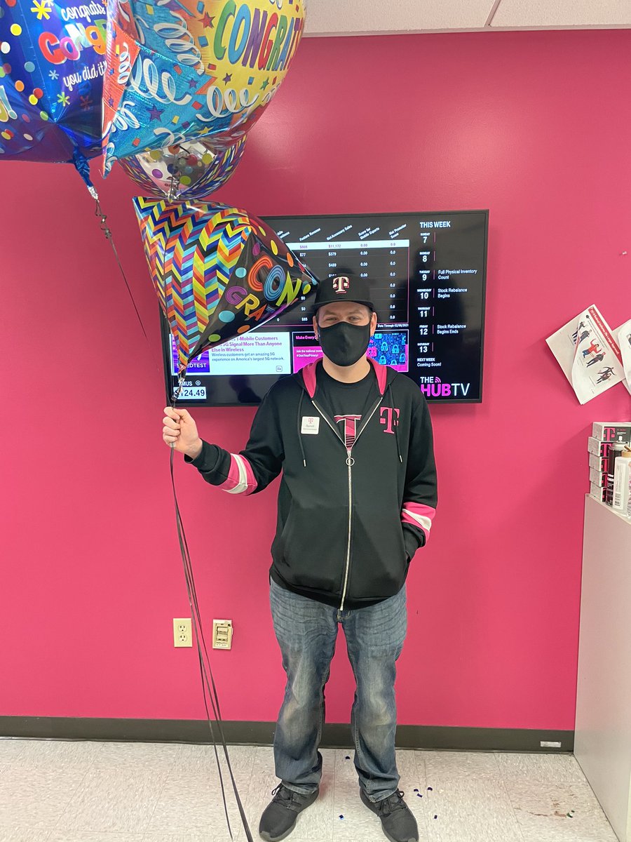 Great things come in✌🏼!! We got another 1!! Congrats to Barrett Kopp on his promotion to Retail Store Manager, Charleston SC!! 🙌🏼 <a href="/_LindaLarsen/">Linda Larsen</a> <a href="/tglover187/">Terrance Glover</a> <a href="/JonFreier/">Jon Freier</a> #MMA #Raiders #BoomSauce