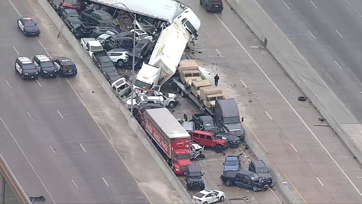 Car Crash Fort Worth Today 70 Car Pile Up On I 35w In