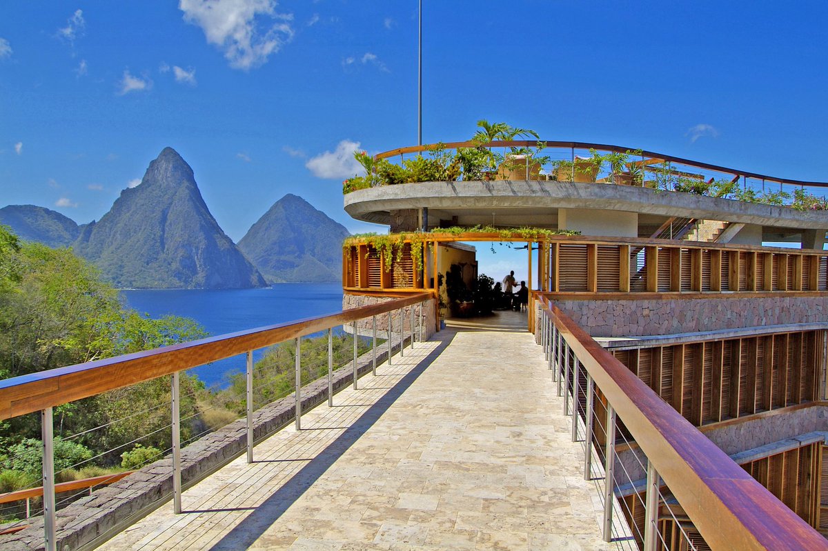 NotJustTravelG1's tweet photo. Imagine arriving here ?!! @JADEMOUNTAIN #amazinghotels #stlucia #travelprogrammes #luxuryhotel #luxurytravel https://t.co/sRvqHqQFon