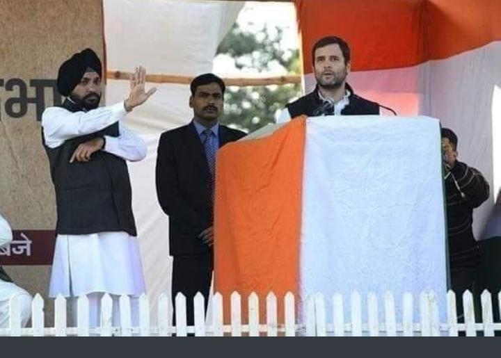 Sonu_rajput09's tweet image. 5 मिनट रुको 
याद आ रहा है ।😂😂 
#loding......................................