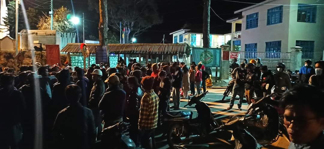 <a href="/mrattkthu/">Mratt Kyaw Thu</a> A teacher UEC member was arrested by the military personnels at midnight in Mindat, Chin state but a few hundreds strong youths quickly surrounded the spot. The group managed to hide and fled without taking UEC officer according to eyewitness.
#WhatsHappeningInMyanmar