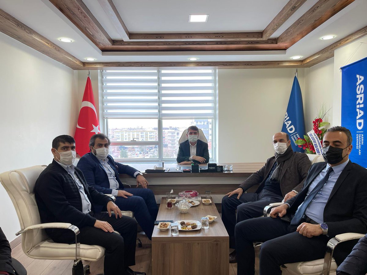 Derneğimizi ziyaret eden Batman-Siirt SMMMO Odası Yönetim Kurulu Başkanı Hayrettin Başaran ve yönetimi ile ticaret, üretim ve istihdam konularında fikir alışverişinde bulunduk. Ziyaretlerinden ötürü kendilerine teşekkür ederiz.