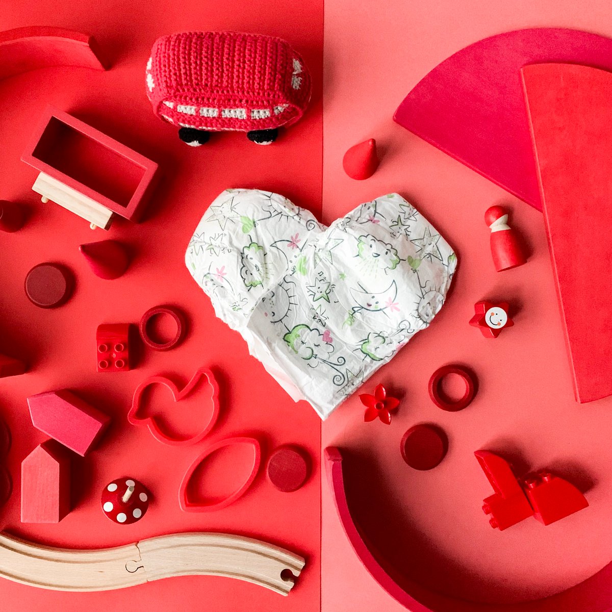 Lovingly made for your bundle of joy 💕

Our eco nappies are as soft as cotton and free from perfume, lotions or latex making them suitable from newborn and for little ones that have the most sensitive skin. 

Our packaging is 100% recyclable and made from 30% recycled material!