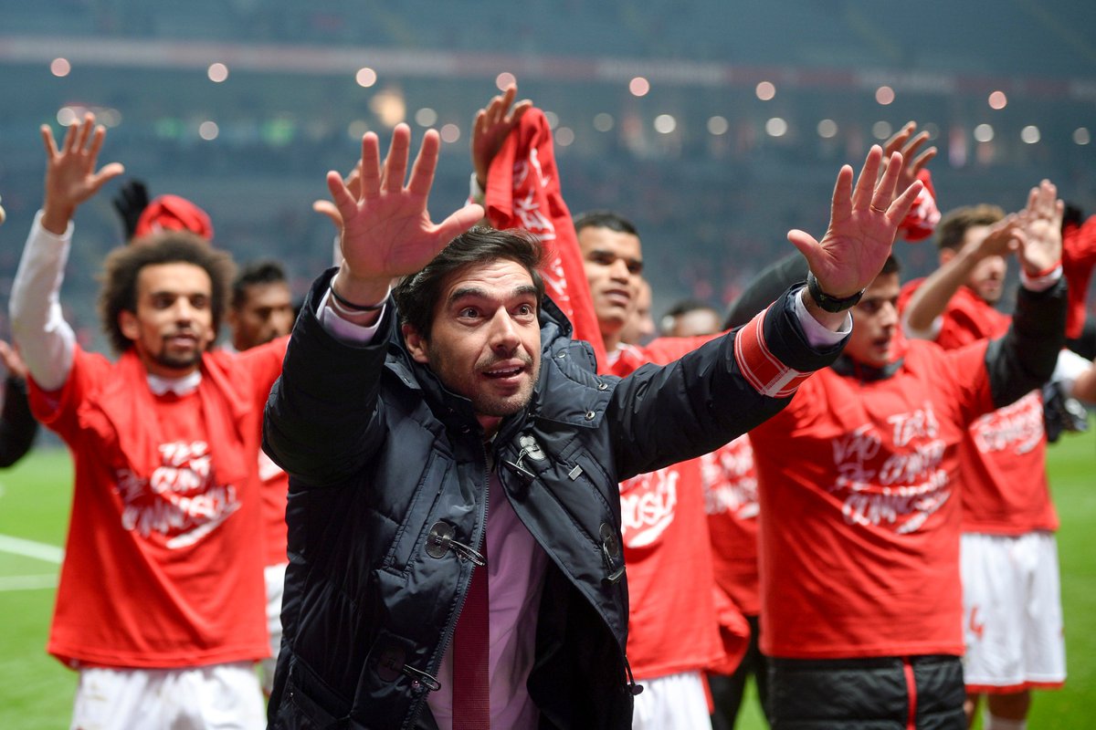 SCBragaOficial's tweet photo. Uma ovação 🙌 a um verdadeiro 𝕲𝖛𝖊𝖗𝖗𝖊𝖎𝖗𝖔! 🇮🇩

O antigo treinador do @SCBragaOficial acaba de conquistar a Taça Libertadores 2020 🏆 ao serviço do @Palmeiras! 

Parabéns, Abel!👏 https://t.co/yVxUACw0y7