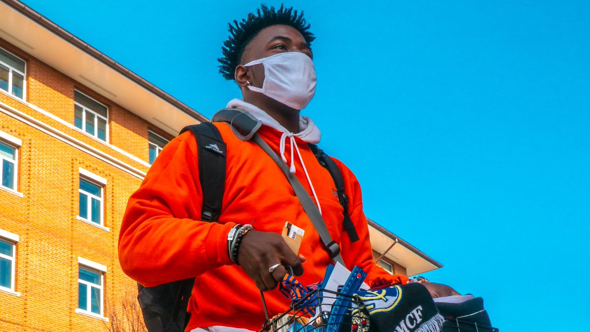 We officially WELCOME our early enrollees to Grounds today‼️ 

#TheStandard21 🔶🔷 • #GoHoos