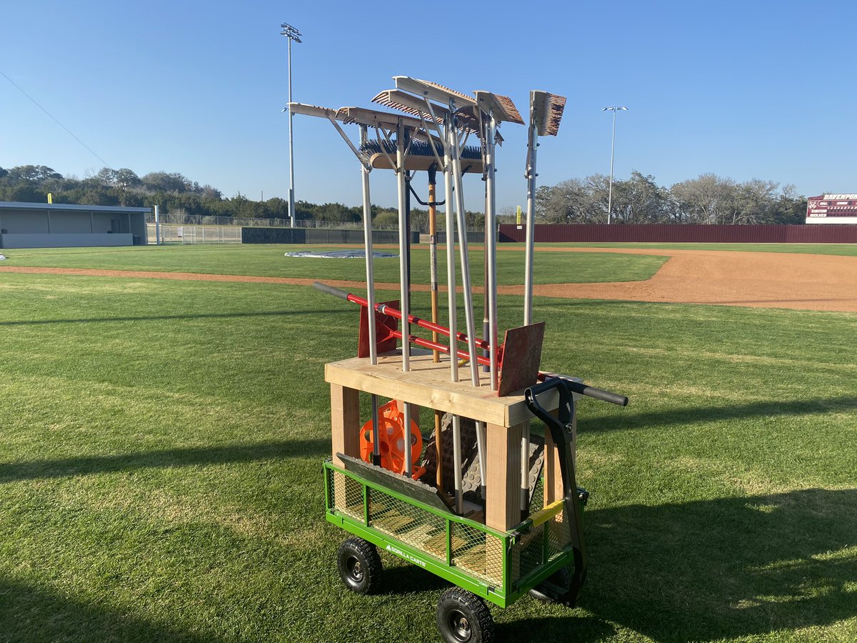 BsblDavenport's tweet photo. What an amazing place @Davenport_HS is! So much collaboration between teachers and willingness to help other programs out!  Thank you Mr. Pacia for your work on this project &amp; to our dads for putting the finishing touches on it!  BUILD THE PACK! #BTP @CoachKinnan @comalcte https://t.co/66K3aYDVSM