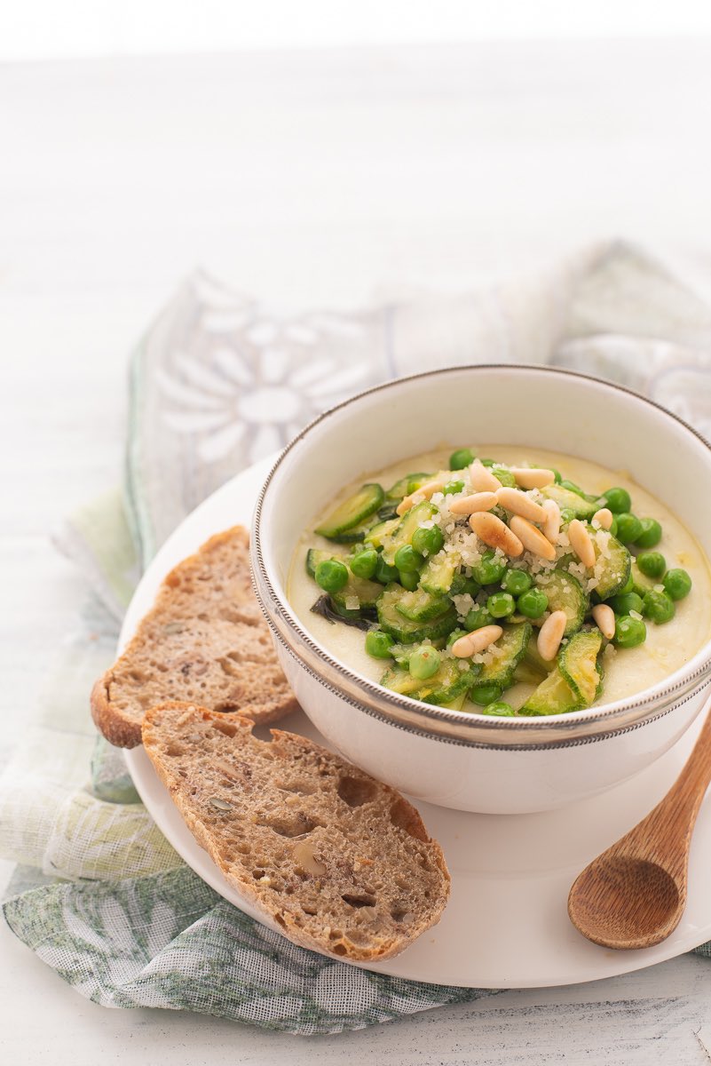 Burroemalla's tweet photo. Goloso senza troppi rimorsi sulla coscienza questo porridge Di semolino con verdure di stagione. Ricetta del grande Ottolenghi #burroemalla #Ottolenghi #porridge #vegetarian https://t.co/FawCg88Vrw