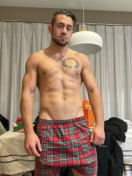 Haning out on OnlyFans.. DM me something HOTTT 🤤 https://t.co/jcoYNRwoz5