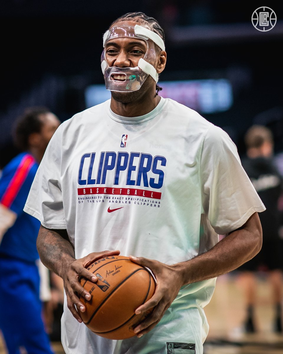 LAClippers's tweet photo. Blessing your timeline on 2x vote day. 

🌟 1 RETWEET = 2 VOTES 🌟

@kawhileonard x #NBAAllStar https://t.co/kqonAwaaP8