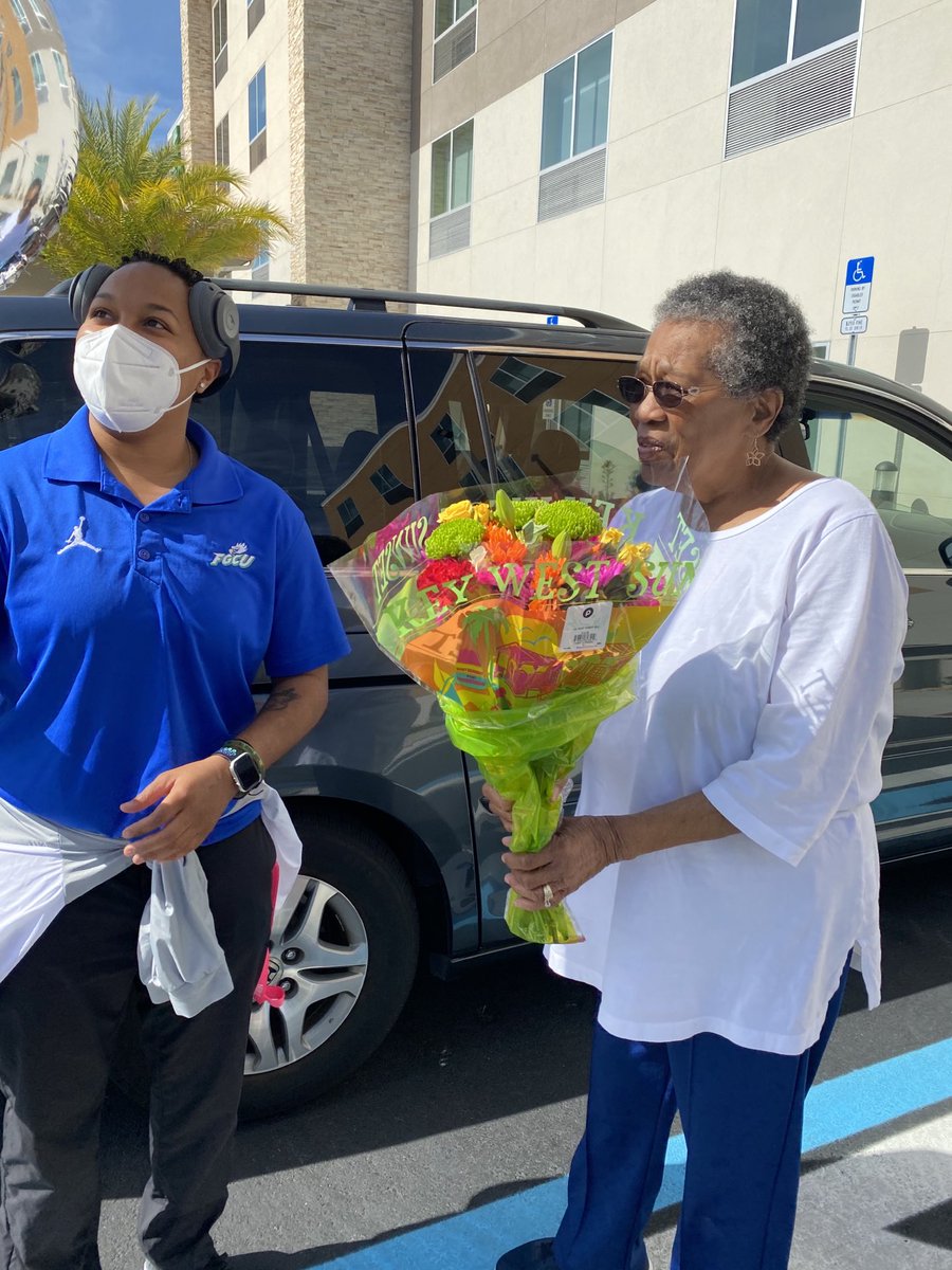 sydkid2's tweet image. Happy 86th birthday to my whole heartbeat. Thanks for driving an hour to see me before my game that you couldn’t even get in. Appreciating the smallest things in life more and more🥲😭🙏🏽🙏🏽❤️ I LOVE YOU