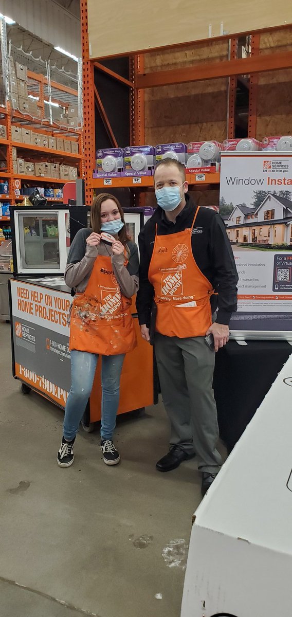 Kurt doing a quick pk w/Ashley: "I Speak Windows" @ 4718 this morning. Great partnership. <a href="/y_atonna/">Yvette Atonna</a> <a href="/Katie_S_Slack/">Katie Slack</a> <a href="/AlHackett1/">Al Hackett</a> <a href="/gcarter2741/">Carter Geoff</a>