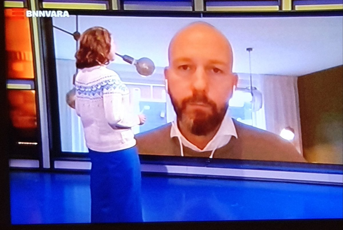 JTNsurf's tweet photo. Wij, ook @TeunissenNienke, vragen ons af, is dit echt #live? Bij ons het het donker. Hoe zit dit, beste @kassa_bnnvara? https://t.co/YLW3EJ6Z4d
