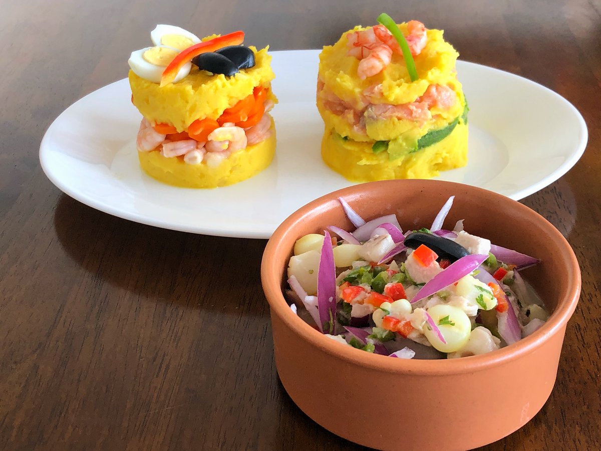 Claudiotter's tweet photo. No me quedaron como en las fotos de Google 🥺😭💔
Pero igual ricas mis primeras causas (camarón y salmón) más mi clásico ceviche de reineta.

Seguiré practicando hasta que me queden #pichocaluga 👌🏻 https://t.co/lD00hgxeC0