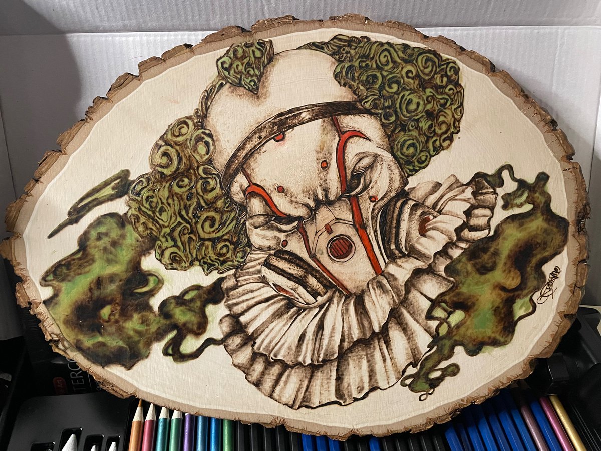 Tanooki_Bandito's tweet photo. Breeeeeathe it in. Finished this lil caustic pyrography piece ^.^ so excited for S8!!!! @PlayApex 
#ApexLegends https://t.co/zXJXFLfVmI