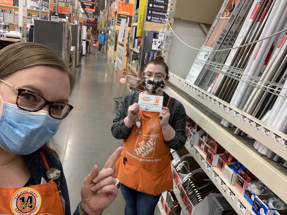 🚨📣 SUPER-SAFETY-SHOUTOUT 📣🚨Hanna was stocking tile while wearing gloves and using safe lifting practices. Great job Hanna!!!! #4738family @Bselch @CumminsLucas <a href="/kyle_mckinnon12/">🅺🆈🅻🅴 🅼🅲🅺🅸🅽🅽🅾🅽</a> <a href="/SandraDensem/">Sandra Densem</a> <a href="/KiserMathew/">Mathew Kiser</a> @brianbigley5 <a href="/haystackjms/">Jeff Senn</a> <a href="/DepotSamIAm/">Samuel Jackson</a>