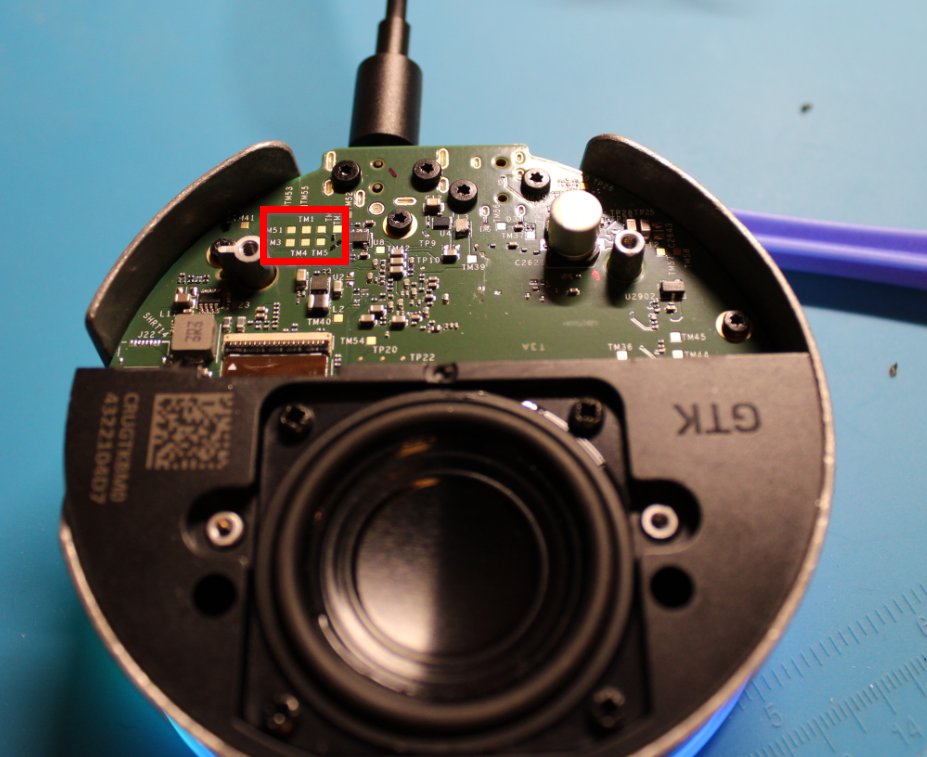 and now it smiles to me. Can you see it blinky? So, we have not broken it now. Currently we can see the little speaker (this little boy works quite good) and the PCB with the connectors to the outside. Also some other testing points that could be quite interesting ...