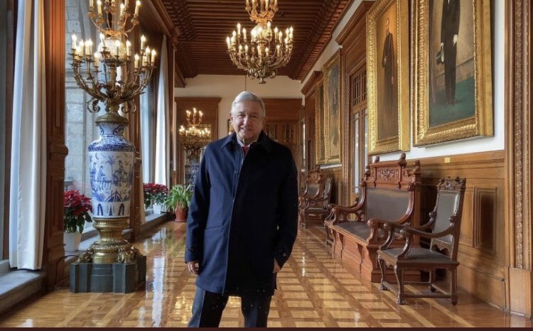 Funesta's tweet image. En campaña: “No puede haber gobierno rico, con pueblo pobre&quot;.

Hoy: 👇🏼