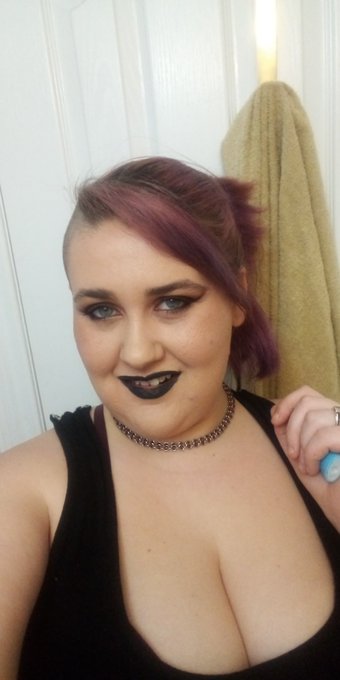 What's the first thing you notice in this photo? Be honest 😏😘  #selfie #gothgirlfriend #altgirl #gamerwife<a href="/tag/selfie"class="tags"><span>#selfie</span></a><a href="/tag/altgirl"class="tags"><span>#altgirl</span></a><a href="/tag/gothgirlfriend"class="tags"><span>#gothgirlfriend</span></a><a href="/tag/gamerwife"class="tags"><span>#gamerwife</span></a>