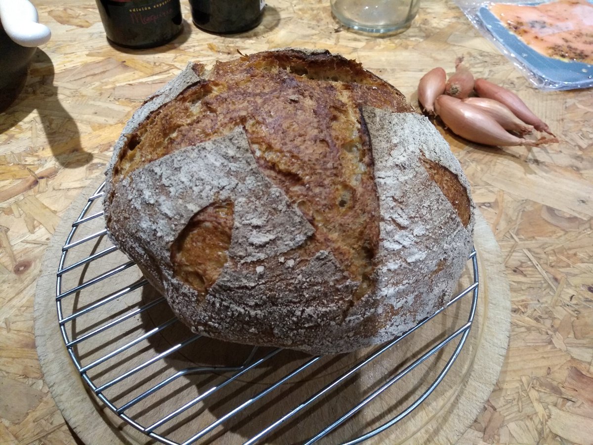 doughtagnan's tweet photo. Local beer delivery &amp; prep done on the roasted roots so it's cask #beeroclock with the awesome @greenjackbrew Gone Fishing ESB. Oh and a cheeky #sourdough https://t.co/NKceDvg9Od