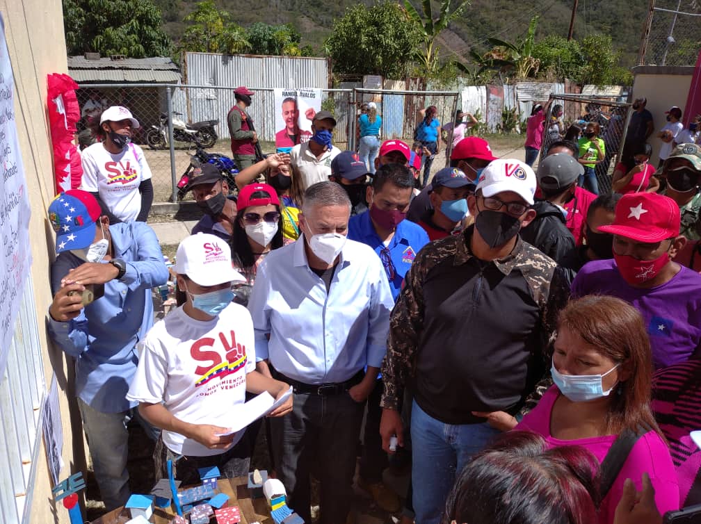 SomosvMiranda's tweet photo. #Miranda Estuvimos hoy en el MP Sucre con el despliegue de atención a la víctima de la guerra Economica, base de misiones "El Legado de Nuestro Comandante Eterno" seguimos junto a nuestro pueblo @Carmensiberio1 @ZulibethBriceno @NicolasMaduro @HectoRodriguez @MervinMaldonad0 https://t.co/At30CZ8pgD
