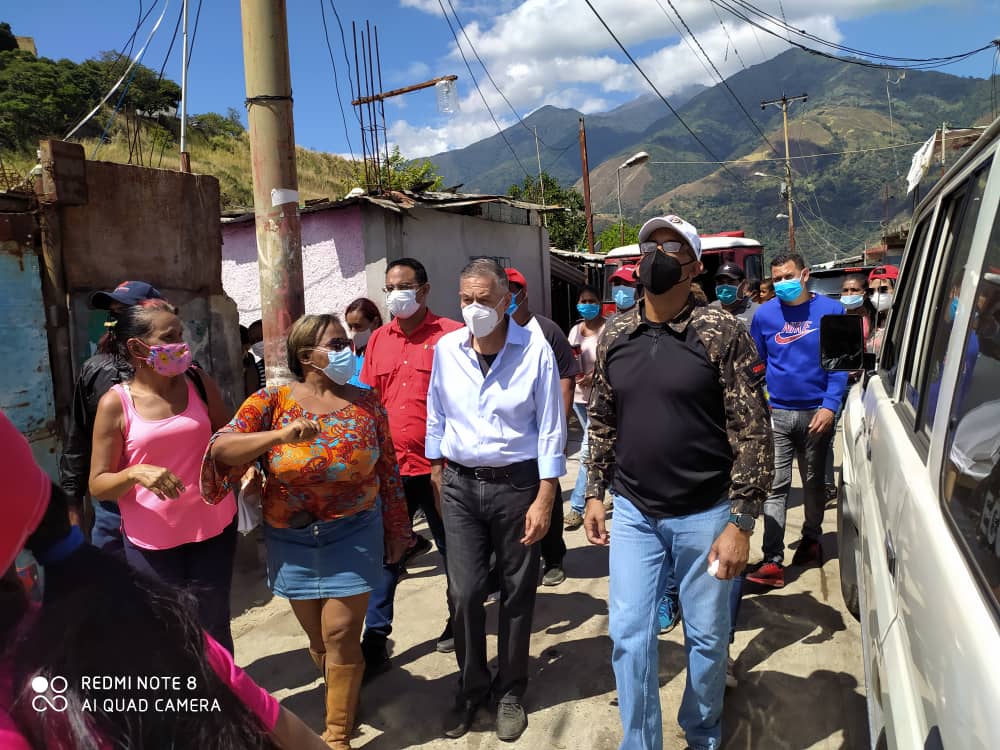 SomosvMiranda's tweet photo. #Miranda Estuvimos hoy en el MP Sucre con el despliegue de atención a la víctima de la guerra Economica, base de misiones "El Legado de Nuestro Comandante Eterno" seguimos junto a nuestro pueblo @Carmensiberio1 @ZulibethBriceno @NicolasMaduro @HectoRodriguez @MervinMaldonad0 https://t.co/At30CZ8pgD