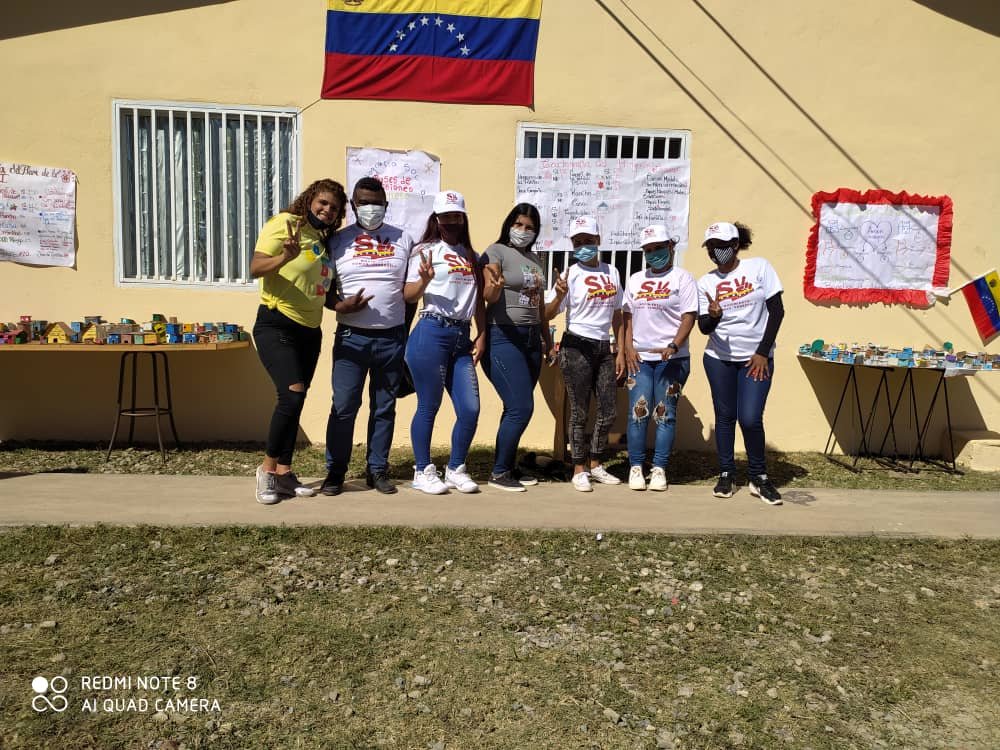 SomosvMiranda's tweet photo. #Miranda Estuvimos hoy en el MP Sucre con el despliegue de atención a la víctima de la guerra Economica, base de misiones "El Legado de Nuestro Comandante Eterno" seguimos junto a nuestro pueblo @Carmensiberio1 @ZulibethBriceno @NicolasMaduro @HectoRodriguez @MervinMaldonad0 https://t.co/At30CZ8pgD