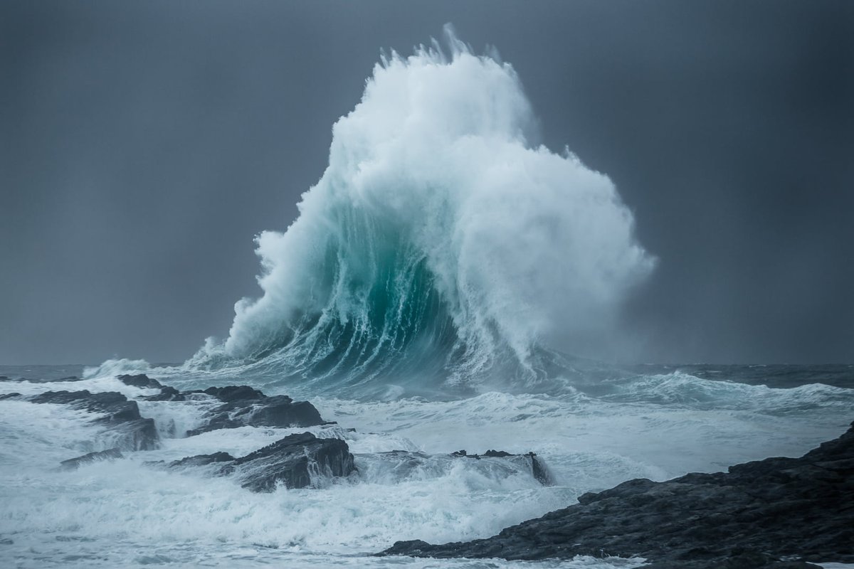 Evanis's tweet photo. It is certainly stormy weather off the Sligo Coast. Photo by Darragh Gorman https://t.co/UILLekEBhs