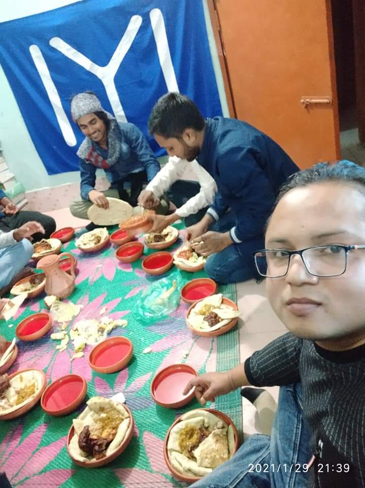 Muhamed_Erdogan's tweet image. اخوة من #بنغلاديش(ارض الغيرة على الاسلام)يعدون وليمة مشابهة لولائم قبيلة الكايي،

ساهمت الأعمال التاريخية(#ارطغرل و #عثمان)في هدم الكثير من الحدود النفسية التي فرضتها الحدودالترابية بين بلدان العالم الاسلامي
من أقصى آسيا الى اقصى افريقيا واروبا وامريكا أينما بلغ الاسلام،أمة واحدة