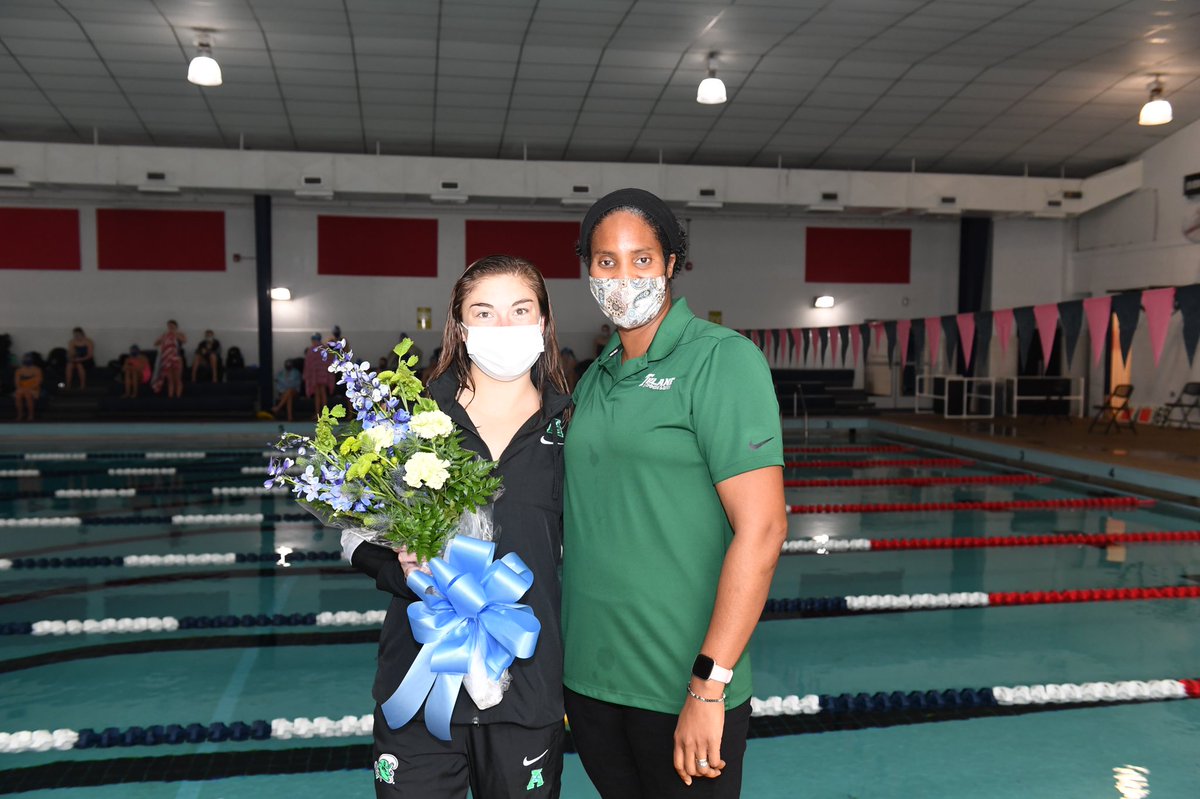 GreenWaveSwim's tweet photo. Thank you to our seniors!! 🌊💚

#RollWave https://t.co/o8jymYj4cu